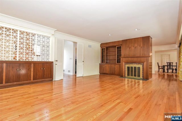 3 Split Rock Road, Upper Saddle River, NJ 07458