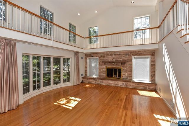3 Split Rock Road, Upper Saddle River, NJ 07458