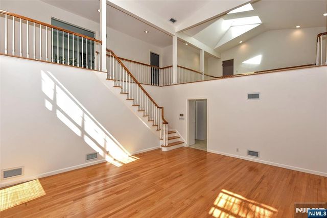 3 Split Rock Road, Upper Saddle River, NJ 07458