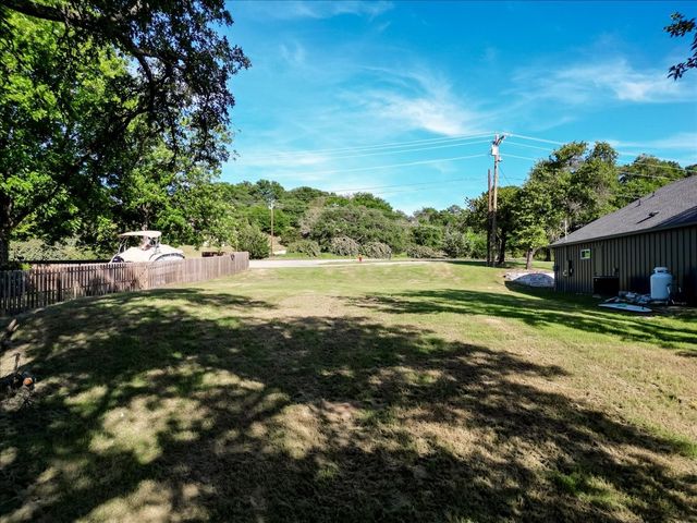 1115 E Lake Drive, Weatherford, TX 76087