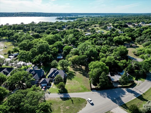 1115 E Lake Drive, Weatherford, TX 76087