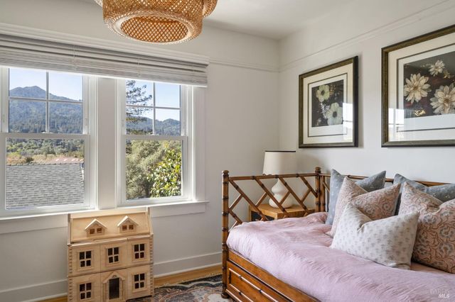 11 Ash Ave, Kentfield, CA 94904