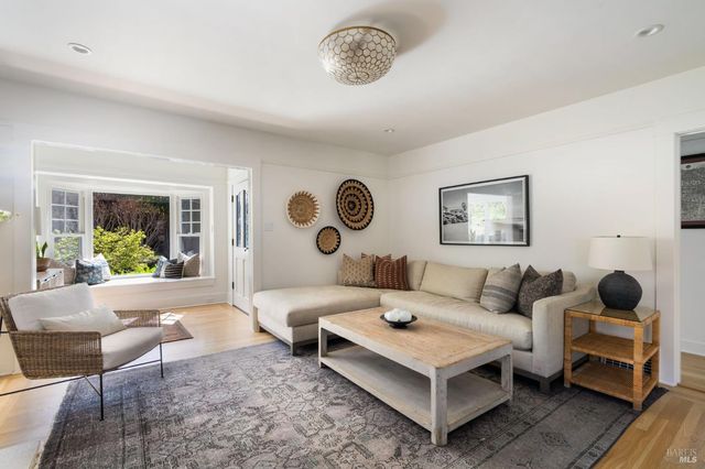 11 Ash Ave, Kentfield, CA 94904