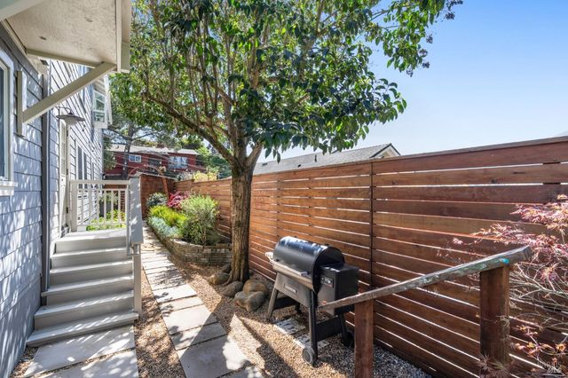 11 Ash Ave, Kentfield, CA 94904