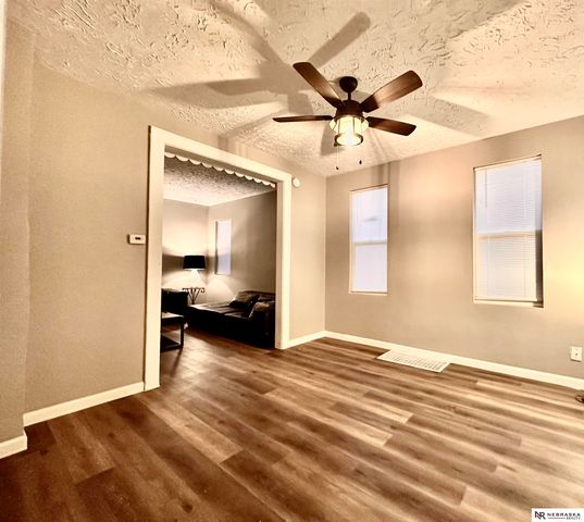 2008 Oak Street, Omaha, NE 68108