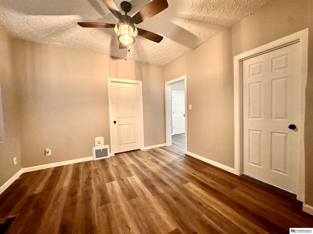 2008 Oak Street, Omaha, NE 68108