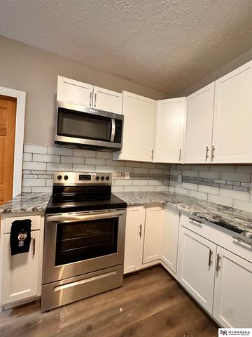 2008 Oak Street, Omaha, NE 68108