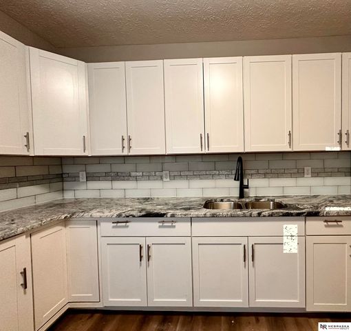 2008 Oak Street, Omaha, NE 68108