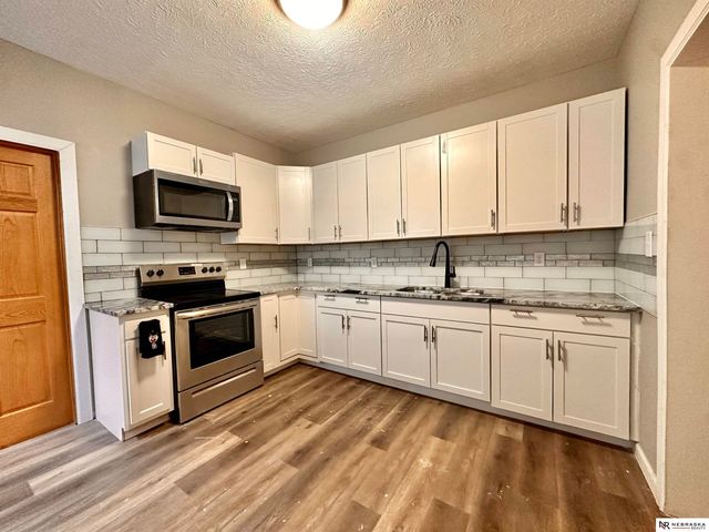 2008 Oak Street, Omaha, NE 68108