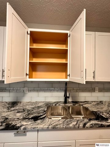 2008 Oak Street, Omaha, NE 68108