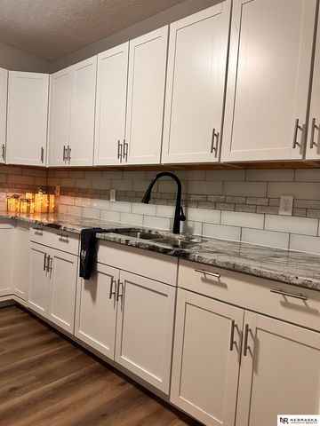 2008 Oak Street, Omaha, NE 68108