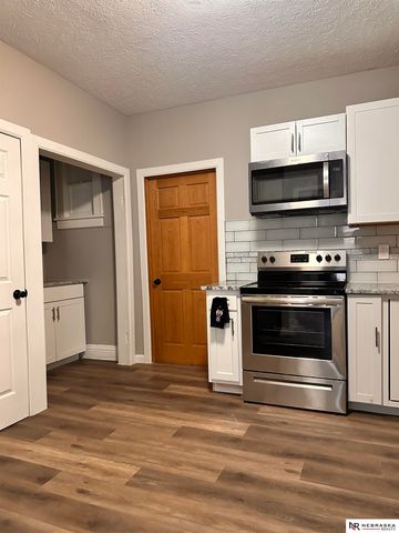 2008 Oak Street, Omaha, NE 68108