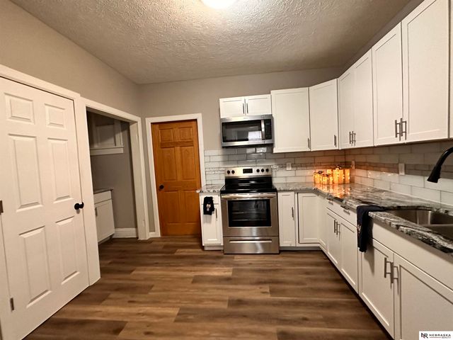 2008 Oak Street, Omaha, NE 68108