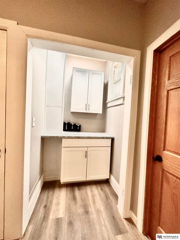 2008 Oak Street, Omaha, NE 68108