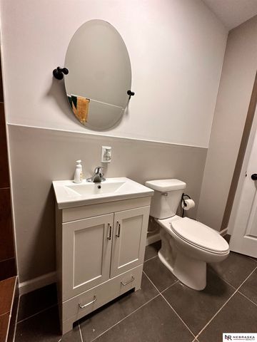 2008 Oak Street, Omaha, NE 68108