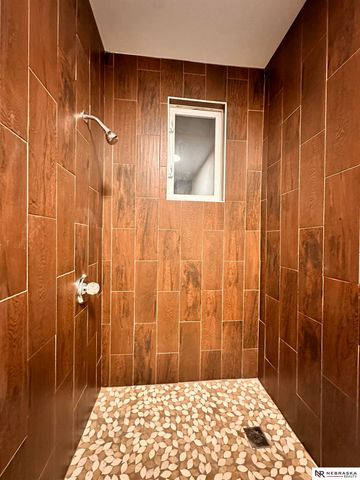 2008 Oak Street, Omaha, NE 68108