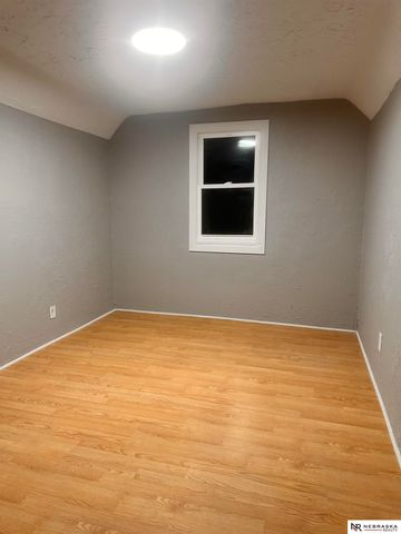 2008 Oak Street, Omaha, NE 68108