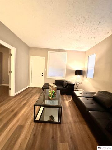 2008 Oak Street, Omaha, NE 68108