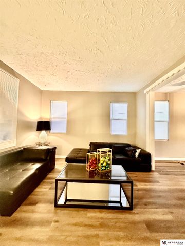 2008 Oak Street, Omaha, NE 68108