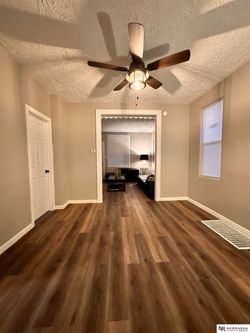 2008 Oak Street, Omaha, NE 68108