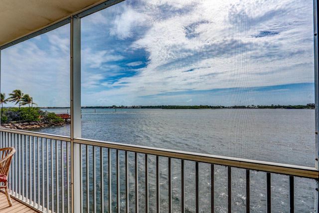 1820 New Palm Way 201, Boynton Beach, FL 33435