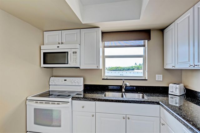 1820 New Palm Way 201, Boynton Beach, FL 33435