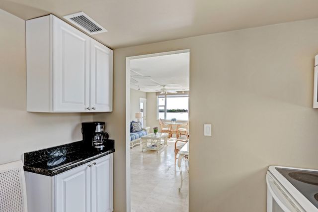 1820 New Palm Way 201, Boynton Beach, FL 33435