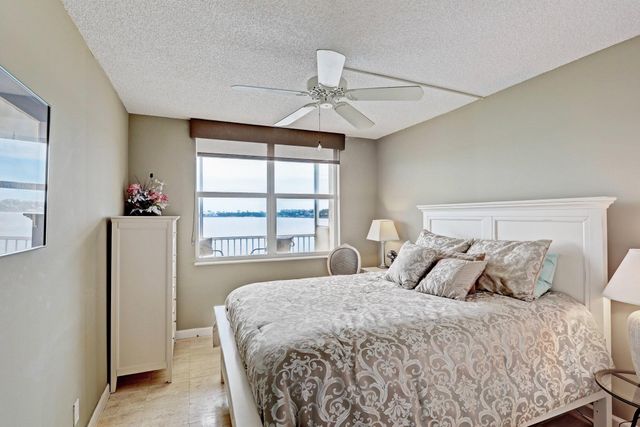 1820 New Palm Way 201, Boynton Beach, FL 33435