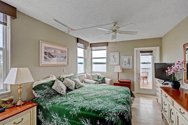1820 New Palm Way 201, Boynton Beach, FL 33435