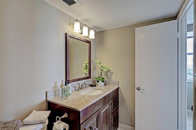 1820 New Palm Way 201, Boynton Beach, FL 33435