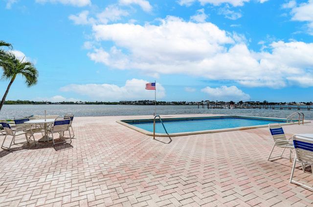 1820 New Palm Way 201, Boynton Beach, FL 33435