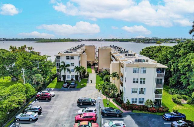 1820 New Palm Way 201, Boynton Beach, FL 33435