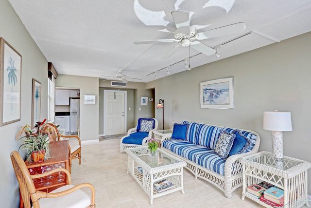 1820 New Palm Way 201, Boynton Beach, FL 33435