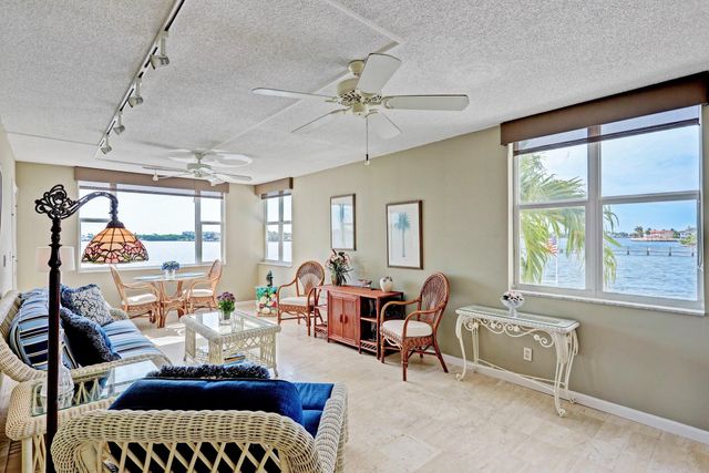1820 New Palm Way 201, Boynton Beach, FL 33435
