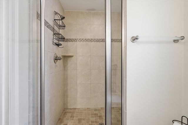 2B Gates Lane B, Wakefield, MA 01880