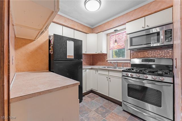 406 Hower Street NE, North Canton, OH 44720