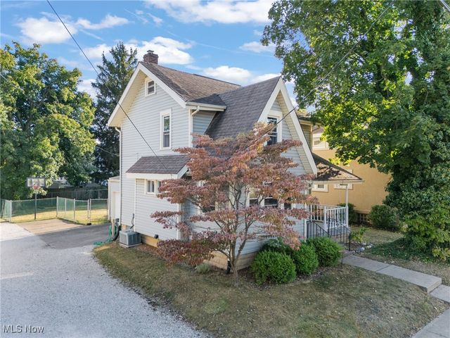 406 Hower Street NE, North Canton, OH 44720