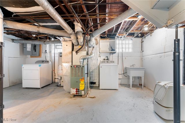 406 Hower Street NE, North Canton, OH 44720