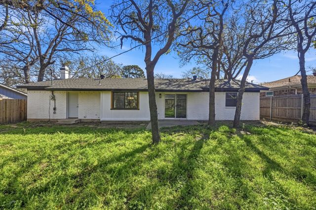 2804 Bent Tree Lane, Arlington, TX 76016