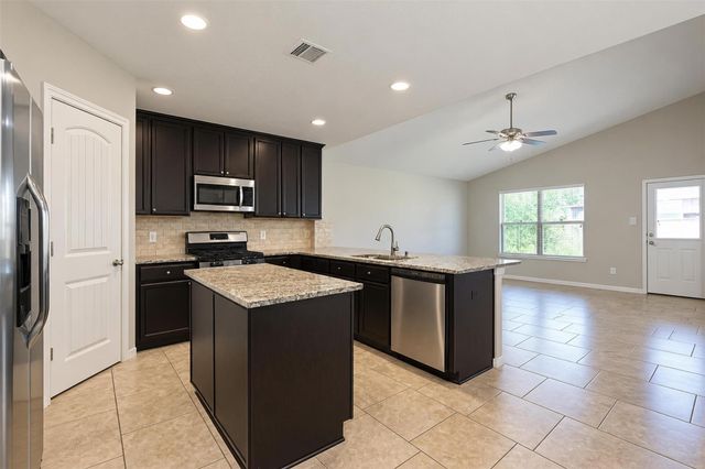 8126 Carillon Way, Rosharon, TX 77583