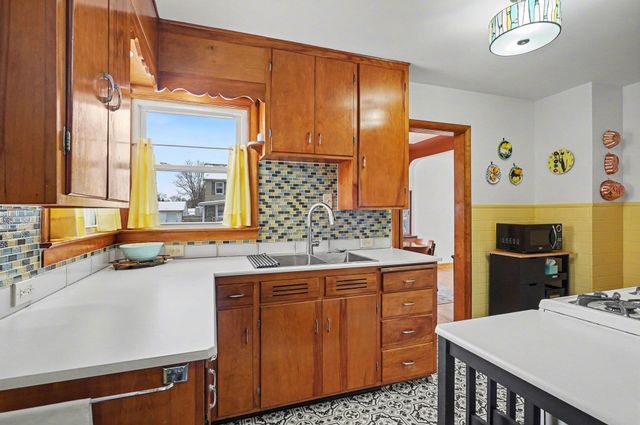 905 N Dewitt Street, Bay City, MI 48706