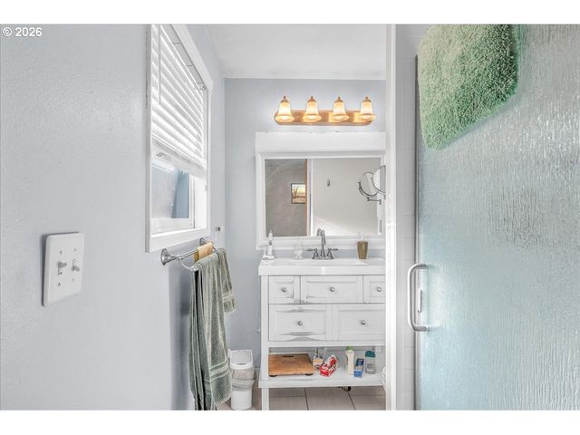 1380 Se 64TH Ct, Hillsboro, OR 97123