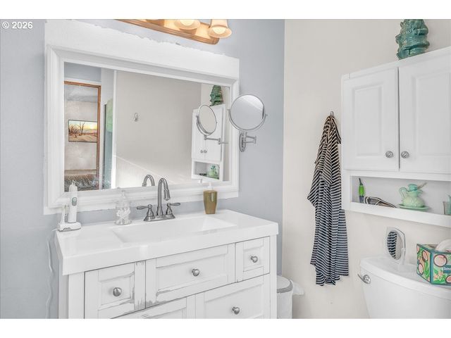 1380 Se 64TH Ct, Hillsboro, OR 97123