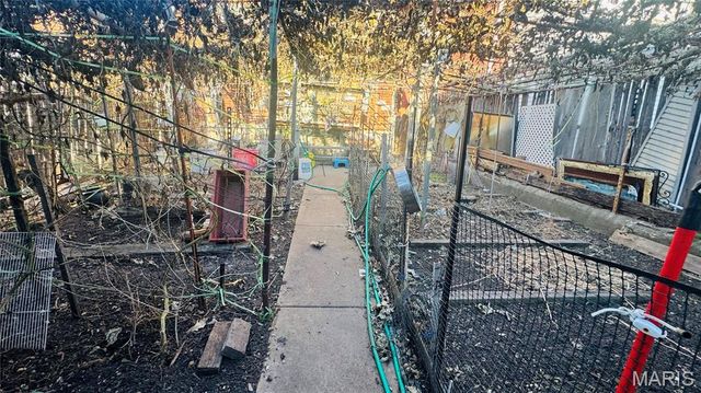 4176 Newport Court, St Louis, MO 63116