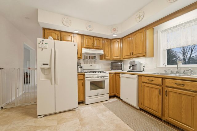 875 N High Meadow Court, Valparaiso, IN 46383