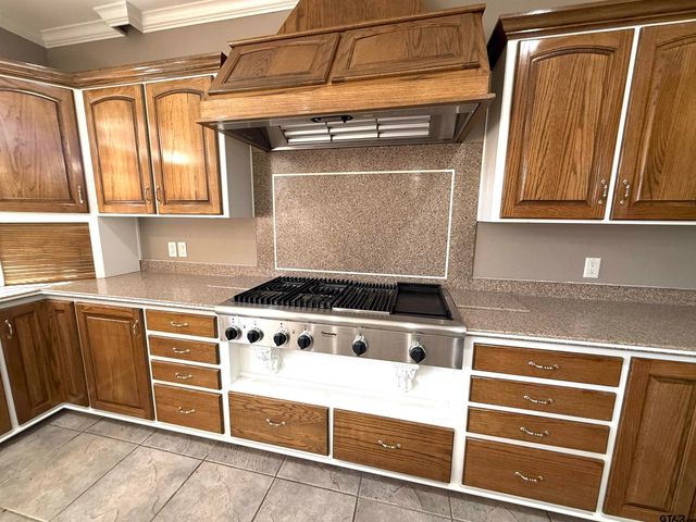 890 County Road 3240, Mt Pleasant, TX 75455
