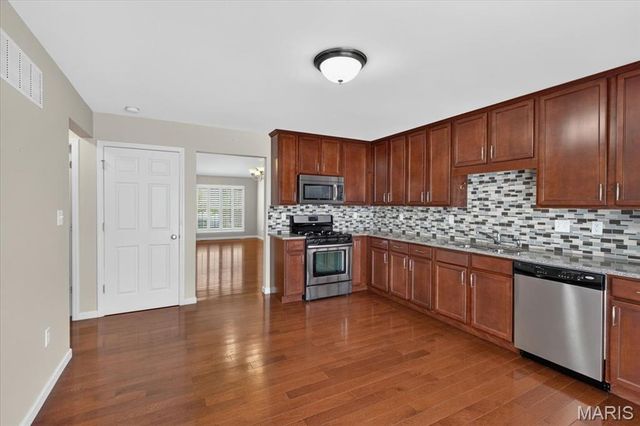 1731 Preston Centre Drive, Fenton, MO 63026