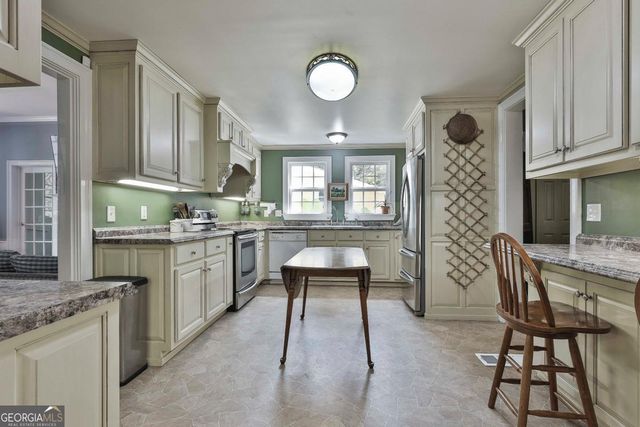 201 Maple Drive, Hogansville, GA 30230