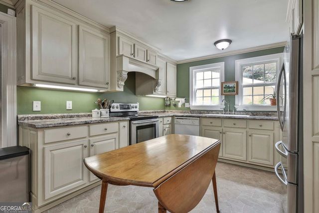 201 Maple Drive, Hogansville, GA 30230