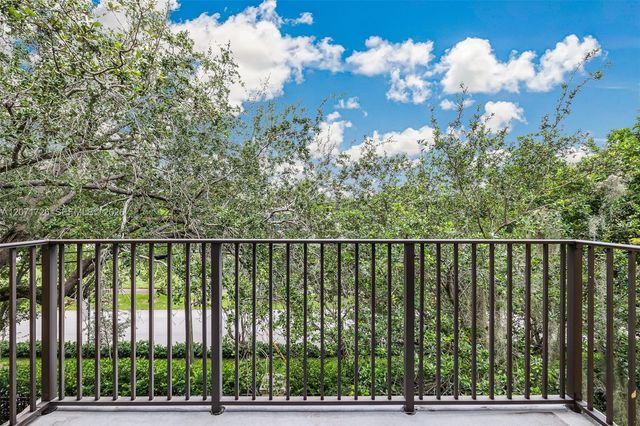 8900 NE 8th Avenue 1107, Miami, FL 33138